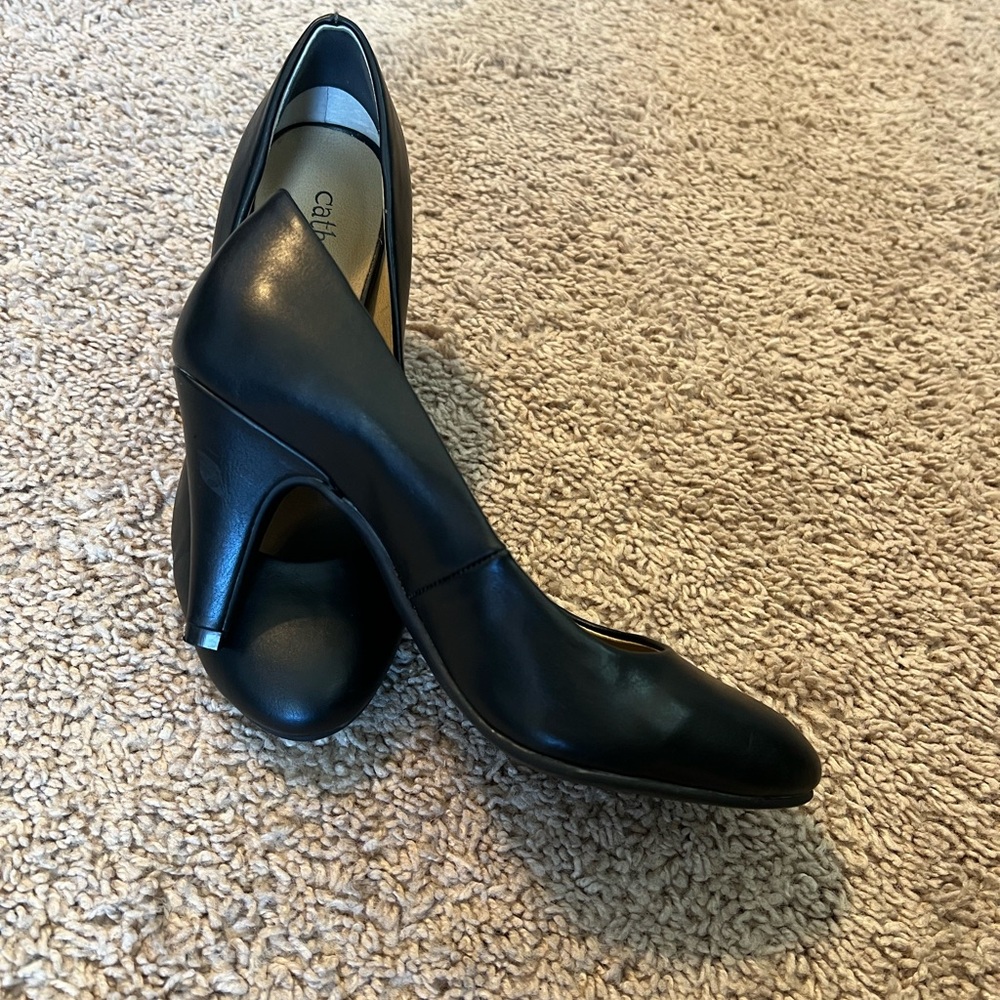 Cathy Jean close toe short heels -size 5.5 US